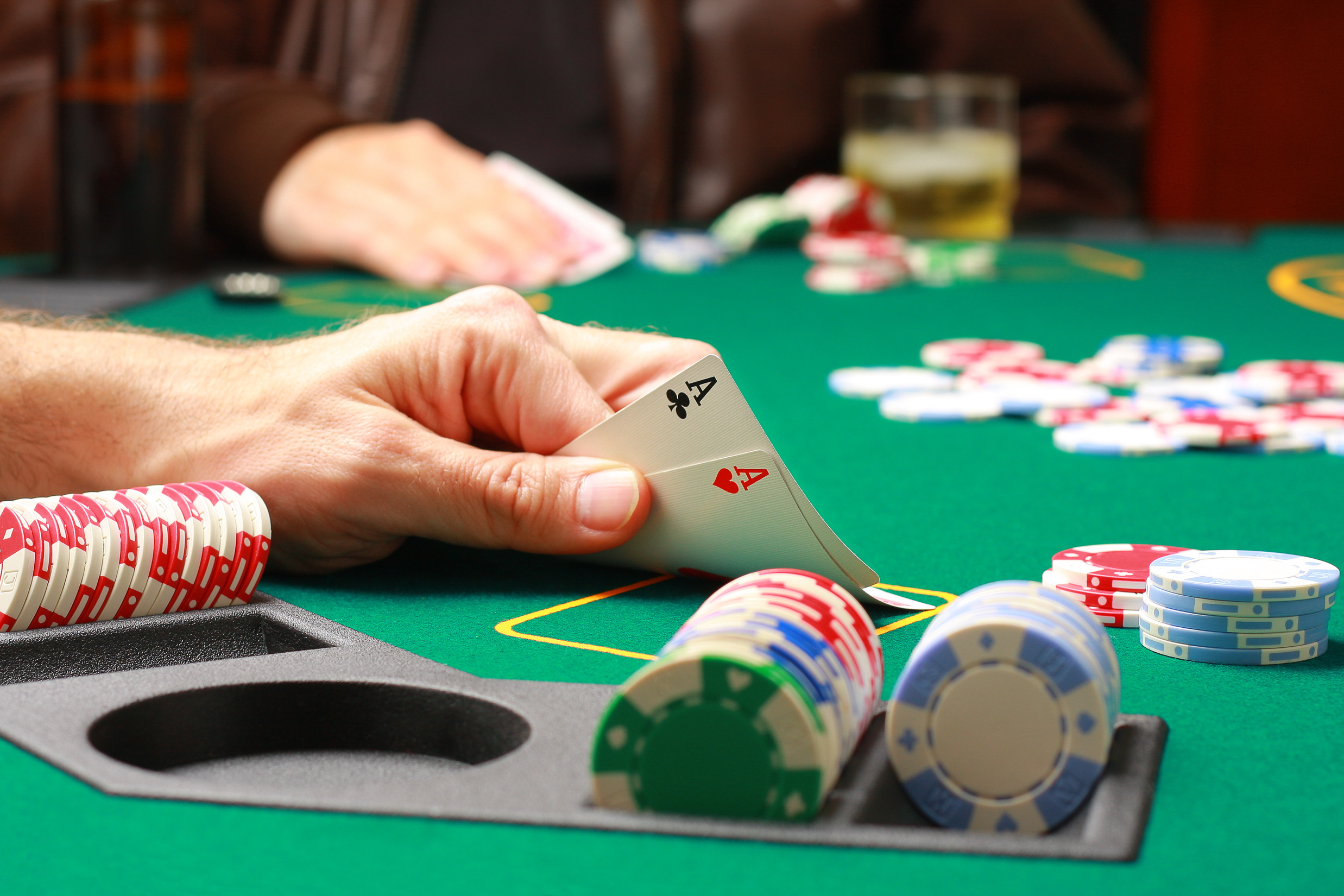 карманные пары, покер, префол,  Сет является злейшим врагом карманным тузам стратегия, карточные игры, игра, обучение, игра в покер, обучение, советы для начинающих, карманные тузы, выигрыш, победа, стили игры, бэд биты, all-in