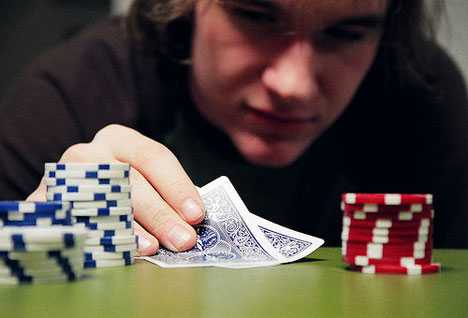 покер, игра в покер, обучение, советы для начинающих,  Пристальное внимание на карты на флопе. знаки в покере, турнирный покер, турниры, онлайн-покер, стратегия игры, тактика
