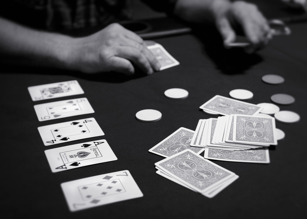 покер, агрессия, игра в покер, советы для начинающих, Рассчитайте уровень ставок, при игре на котором, Вы будете чувствовать себя уютно. обучение, эмоции в покере, тильт, Техасский Холдем, стратегия, WSOP, тактика игры, правила игры, руки в покере, анализ игры 