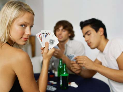   Соперники с огромным удовольствием будут применять полученные данные о Вашей игре против Вас самих игра в покер, советы,  Демонстрация собственных карт часто становится ошибкой  обучение, советы для начинающих, покерные ловушки, частые ошибки, турнирный покер, стиль игры, выигрыш