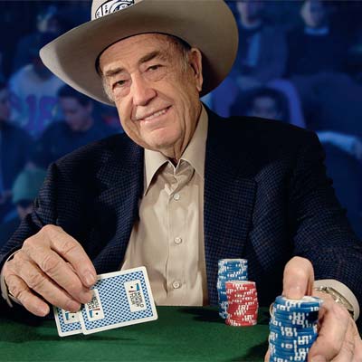  WSOP-чемпион в 1976 и 1977 годах,  Дойл Брансон всемирно считается лучшим игроком всех времен (если и не всеми, то очень многими).  Дойл Брансон, Doyle Brunson, легенды покера,  Дойл Брансон  (с англ. Doyle Brunson). Родился Дойл 10 августа в 1933 году в городе Лонгворт, штат Техас, США. Техасский Холдем, Безлимитный Холдем, WPT, WSOP, турниры по покеру, PokerStars, мастера покера, профессионалы, игра в покер, биографии