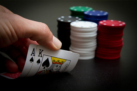 тактика, стратегия игры, игра в покер, обучение,  Какова причина нашей радости, когда к нам приходят карманные король и туз? советы для начинающих, игра на продвинутом уровне, карманные карты 