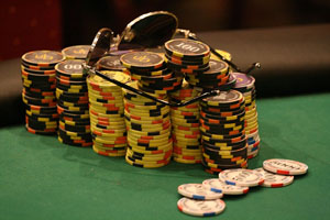 рейз, руки в покере, советы для новичков, обучение, мастера покера, игра в покер