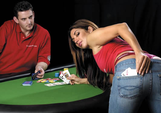 покер, игра в покер,  Игровые стили: принимая участие в «реальных» турнирах, игроки гораздо более тайтовые обучение, советы для начинающих, знаки в покере, турнирный покер, турниры, онлайн-покер, стратегия игры, тактика, блайнды, стиль игры